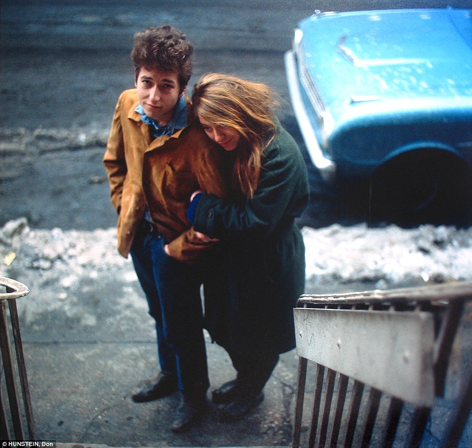 article-2104608-11d975a3000005dc-734_964x915