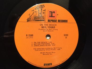 neil-young-on-the-beach-lp-nm-original-1a-pressing-1974-no-bar-code-guitar-rock-311422729842-6